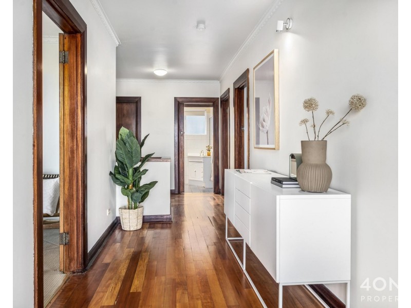 10 Tianna Road, Lindisfarne TAS 7015