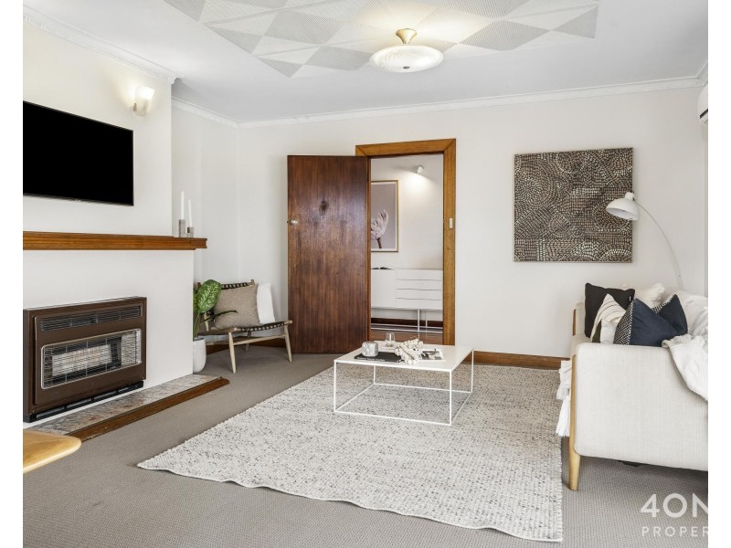 10 Tianna Road, Lindisfarne TAS 7015