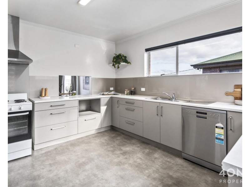 10 Tianna Road, Lindisfarne TAS 7015