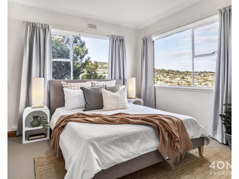 10 Tianna Road, Lindisfarne TAS 7015
