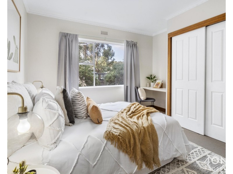 10 Tianna Road, Lindisfarne TAS 7015