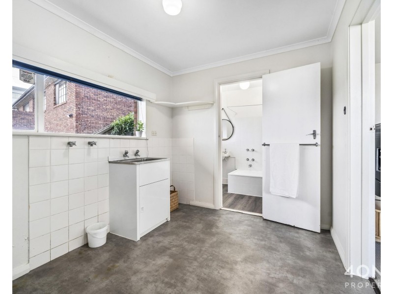 10 Tianna Road, Lindisfarne TAS 7015