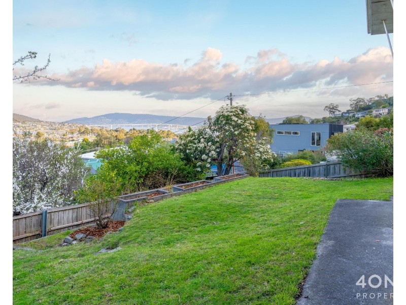 10 Tianna Road, Lindisfarne TAS 7015