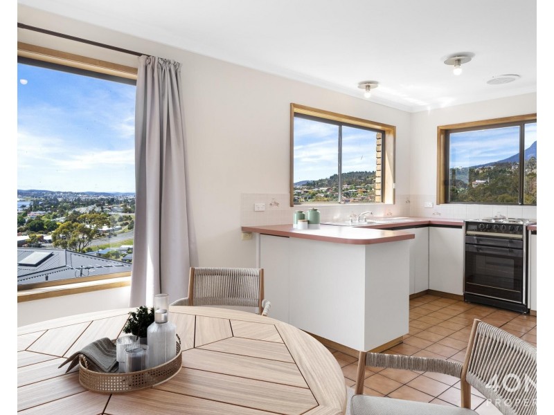 19 Kinarra Crescent, Chigwell TAS 7011