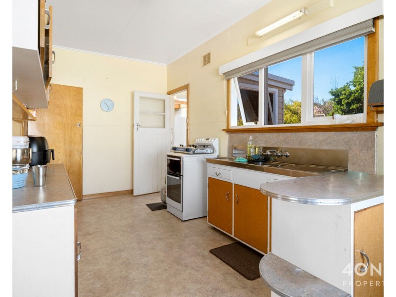 64 Gordons Hill Road, Lindisfarne TAS 7015