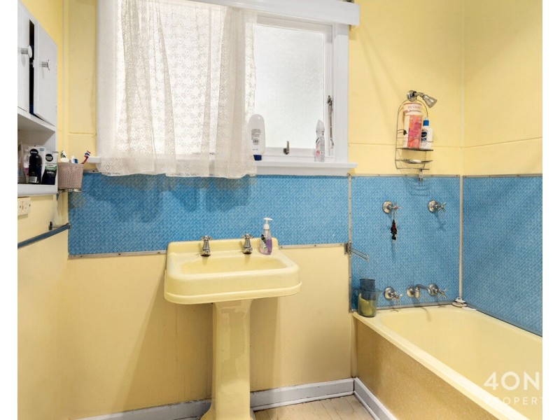 64 Gordons Hill Road, Lindisfarne TAS 7015