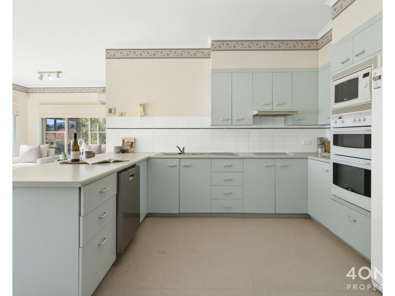 1 Honora Avenue, Lenah Valley TAS 7008