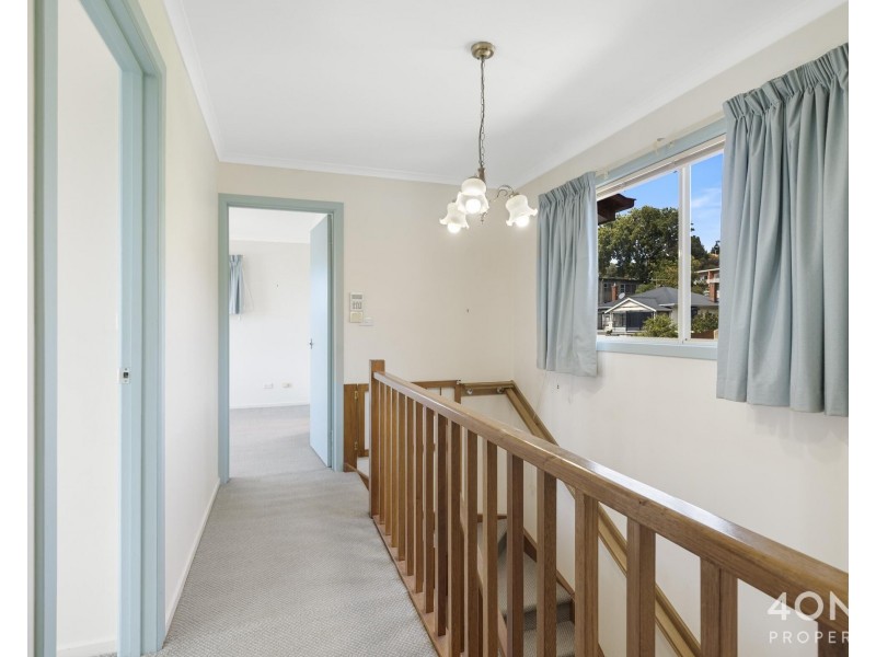 1 Honora Avenue, Lenah Valley TAS 7008