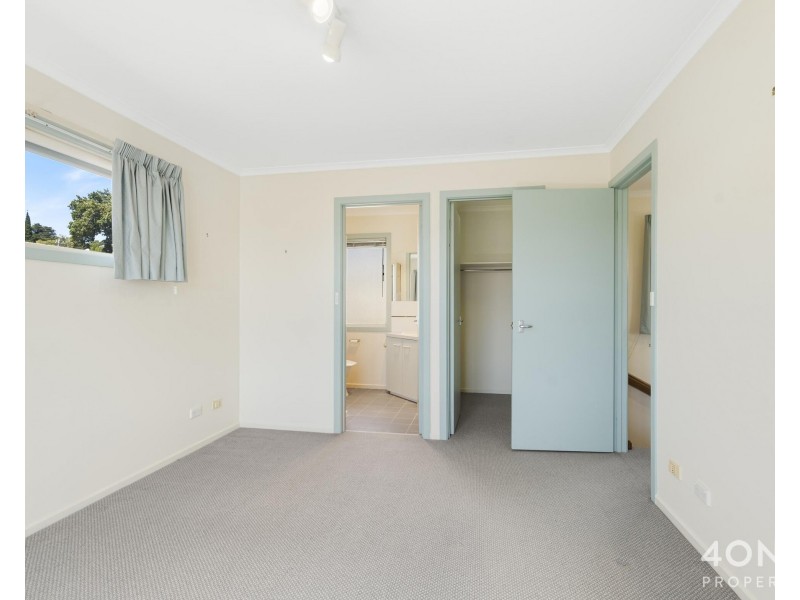 1 Honora Avenue, Lenah Valley TAS 7008