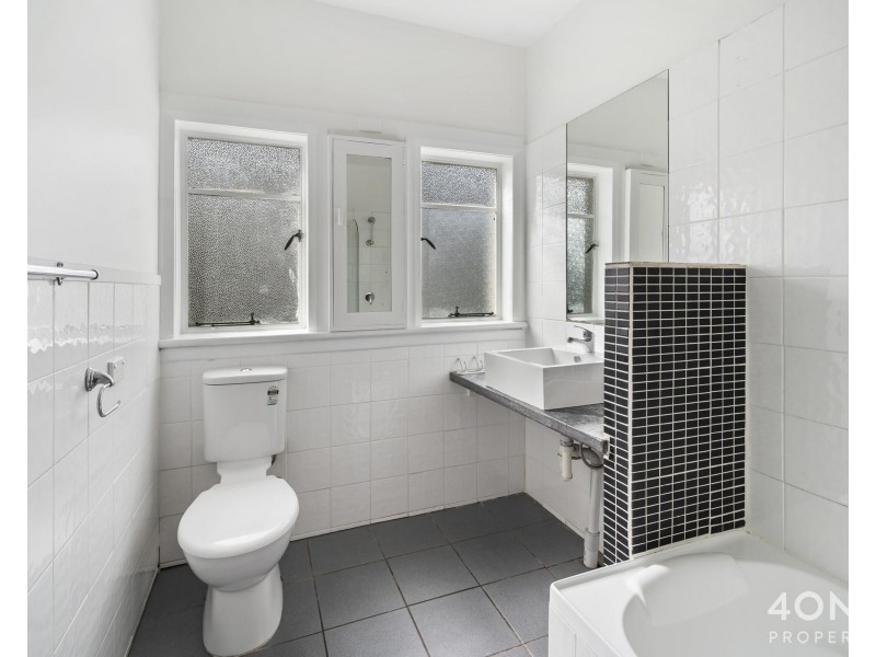 32 Lampton Avenue, Derwent Park TAS 7009