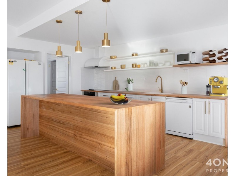 2/704 Oceana Drive, Tranmere TAS 7018