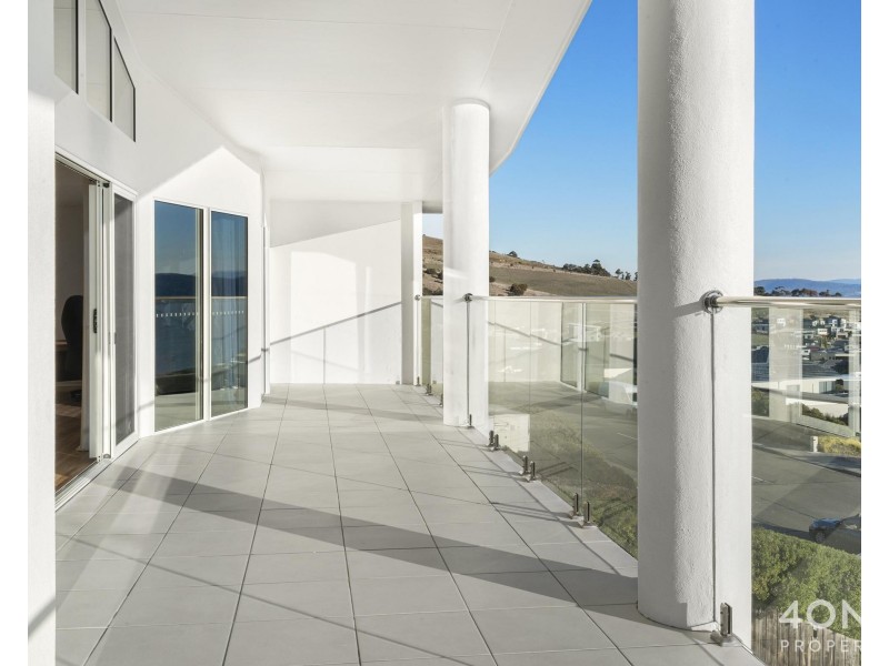 2/704 Oceana Drive, Tranmere TAS 7018