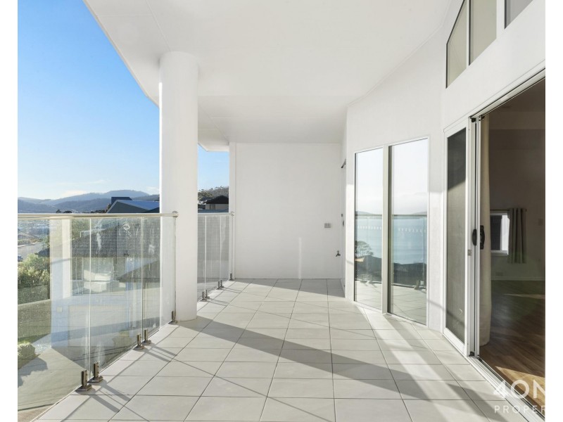 2/704 Oceana Drive, Tranmere TAS 7018