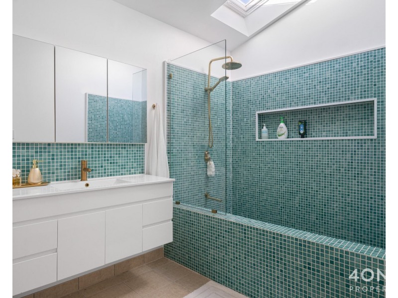 2/704 Oceana Drive, Tranmere TAS 7018
