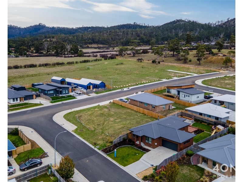 16 Venerable Drive, Rokeby TAS 7019