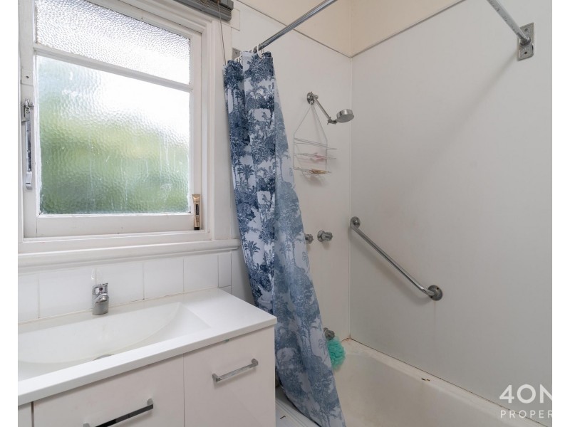 2 Elmsleigh Road, Derwent Park TAS 7009