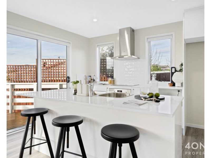 2/16 Cadbury Road, Claremont TAS 7011