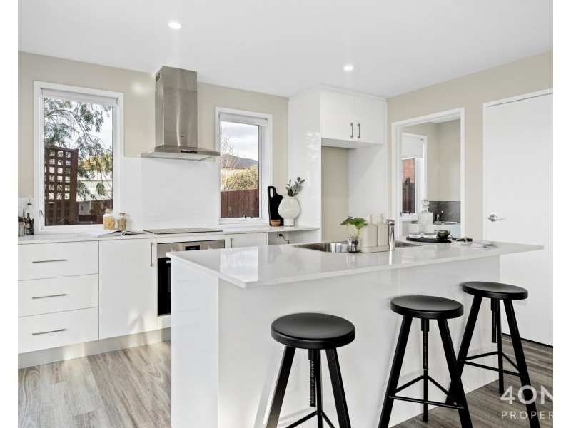 2/16 Cadbury Road, Claremont TAS 7011