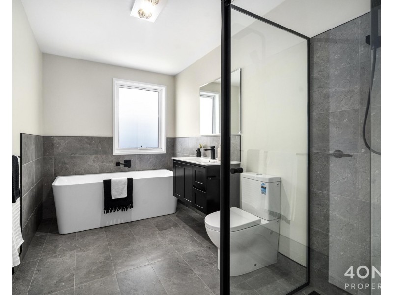 2/16 Cadbury Road, Claremont TAS 7011