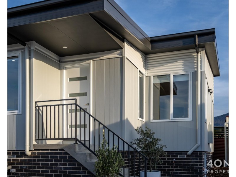 2/16 Cadbury Road, Claremont TAS 7011