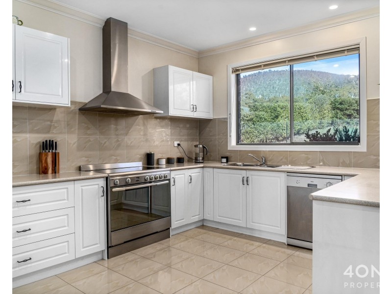 16 Sadri Court, New Norfolk TAS 7140