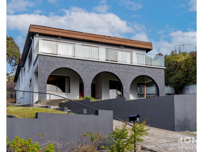33 Amanda Crescent, Sandy Bay TAS 7005