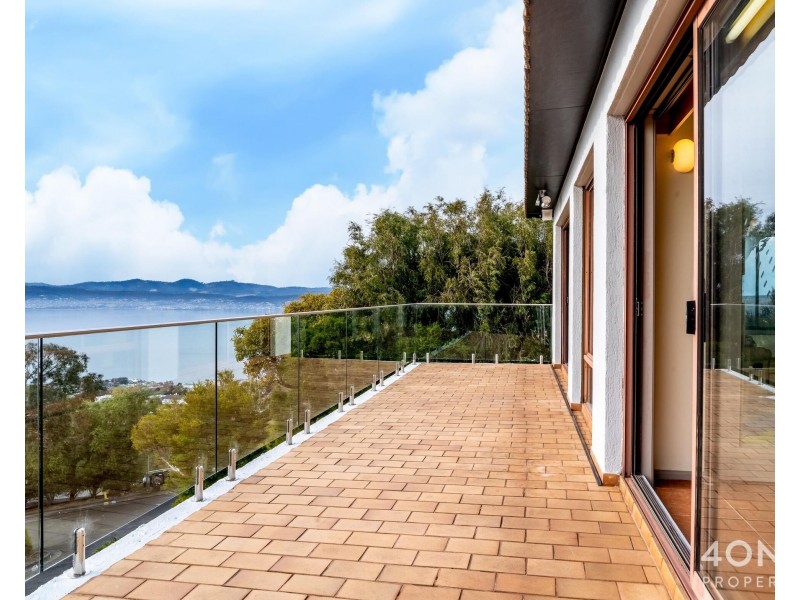 33 Amanda Crescent, Sandy Bay TAS 7005