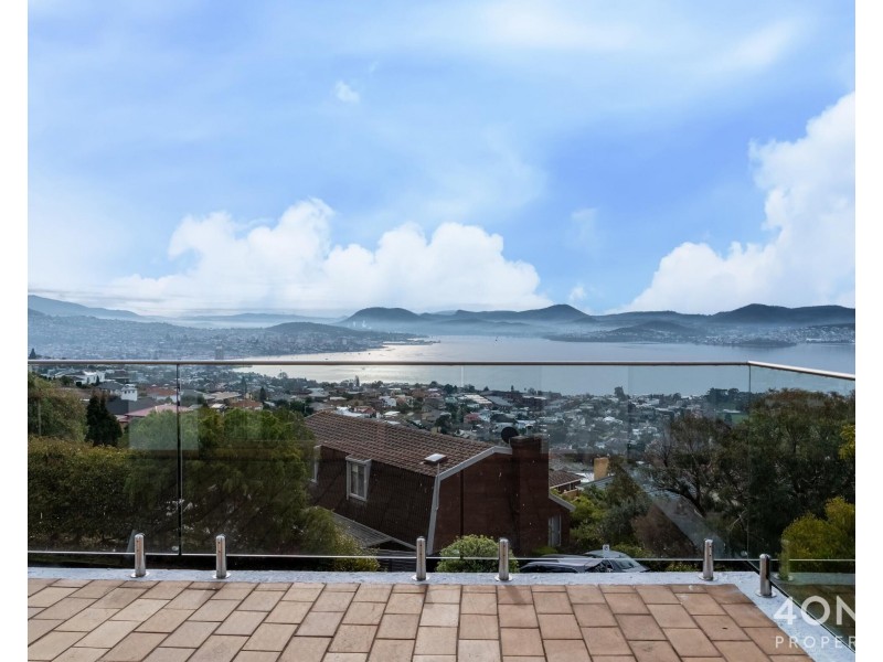 33 Amanda Crescent, Sandy Bay TAS 7005