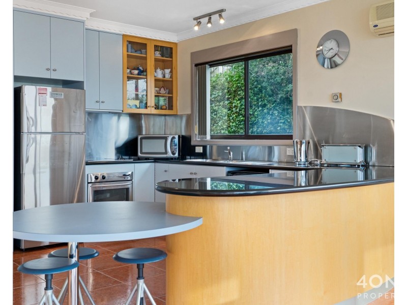 33 Amanda Crescent, Sandy Bay TAS 7005