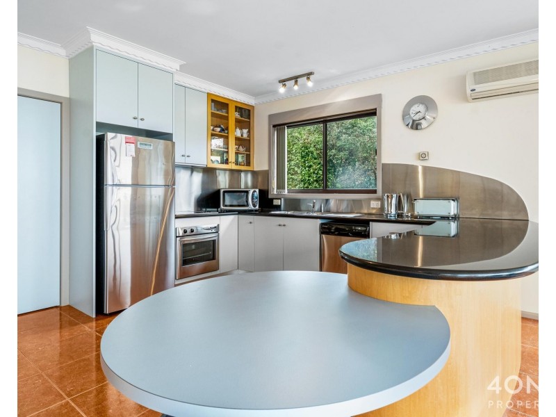 33 Amanda Crescent, Sandy Bay TAS 7005