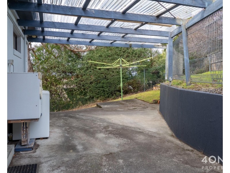 33 Amanda Crescent, Sandy Bay TAS 7005