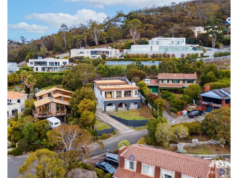 33 Amanda Crescent, Sandy Bay TAS 7005