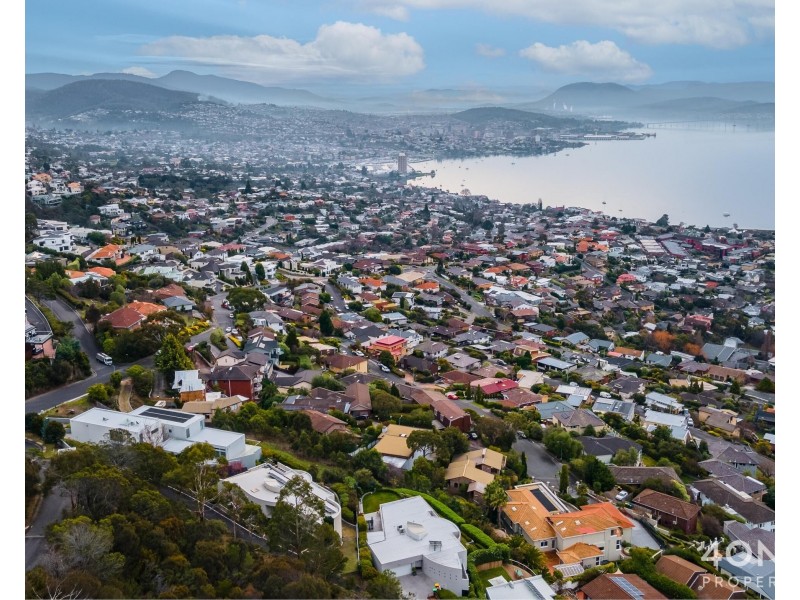33 Amanda Crescent, Sandy Bay TAS 7005