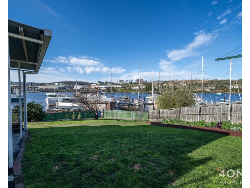 43 Gepp Parade, Derwent Park TAS 7009