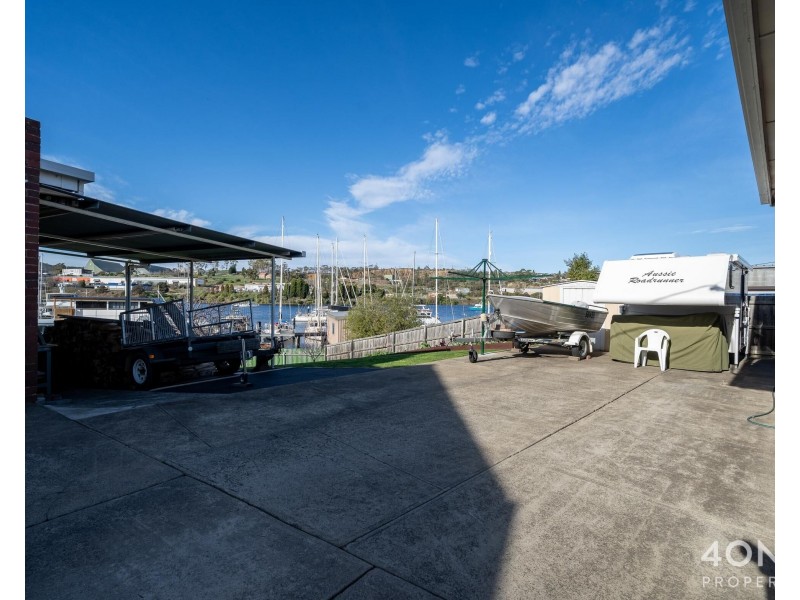 43 Gepp Parade, Derwent Park TAS 7009