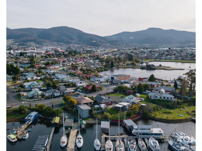 43 Gepp Parade, Derwent Park TAS 7009