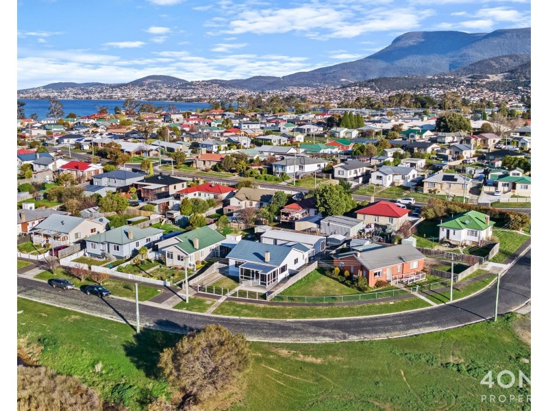 3 Curlew Parade, Claremont TAS 7011