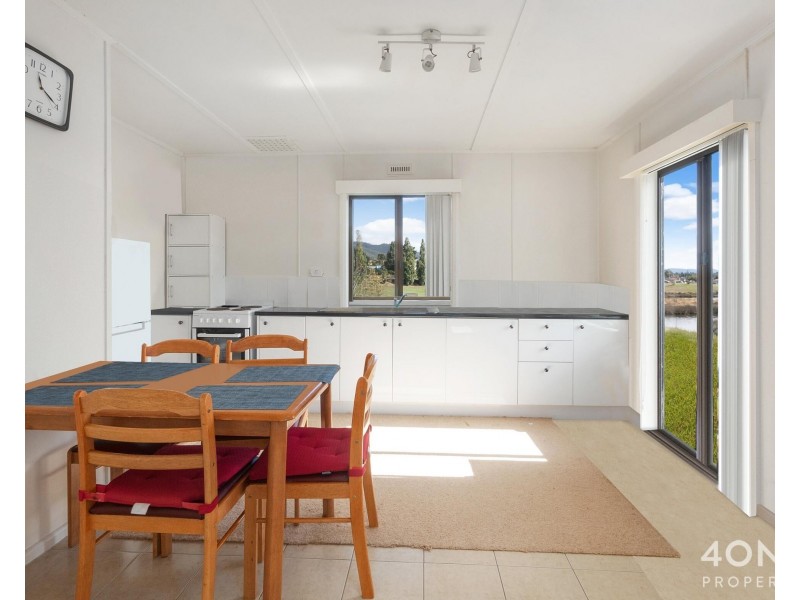 6 Curlew Parade, Claremont TAS 7011