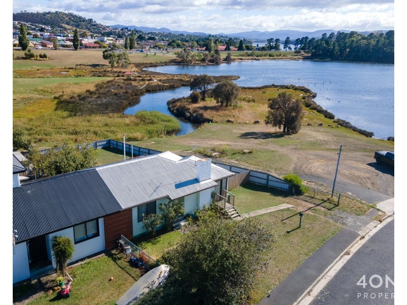 6 Curlew Parade, Claremont TAS 7011