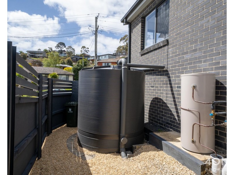 1/8A Beaumont Road, Lenah Valley TAS 7008