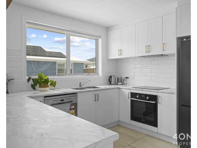 7/21 Windermere Beach Road, Claremont TAS 7011