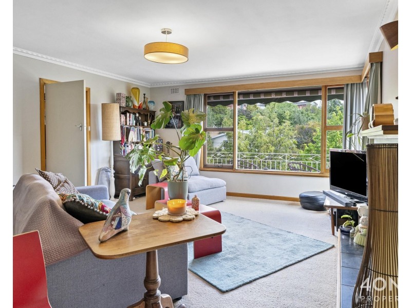 8 Coolabah Road, Sandy Bay TAS 7005
