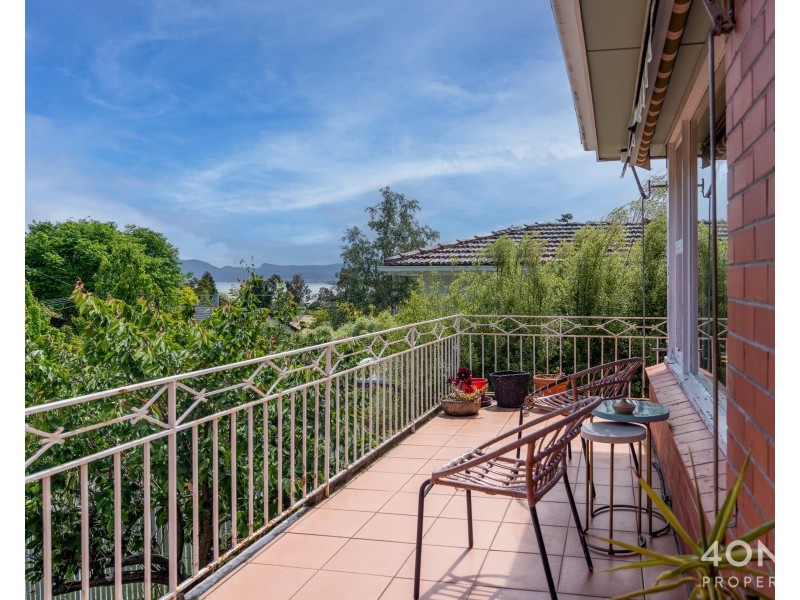 8 Coolabah Road, Sandy Bay TAS 7005