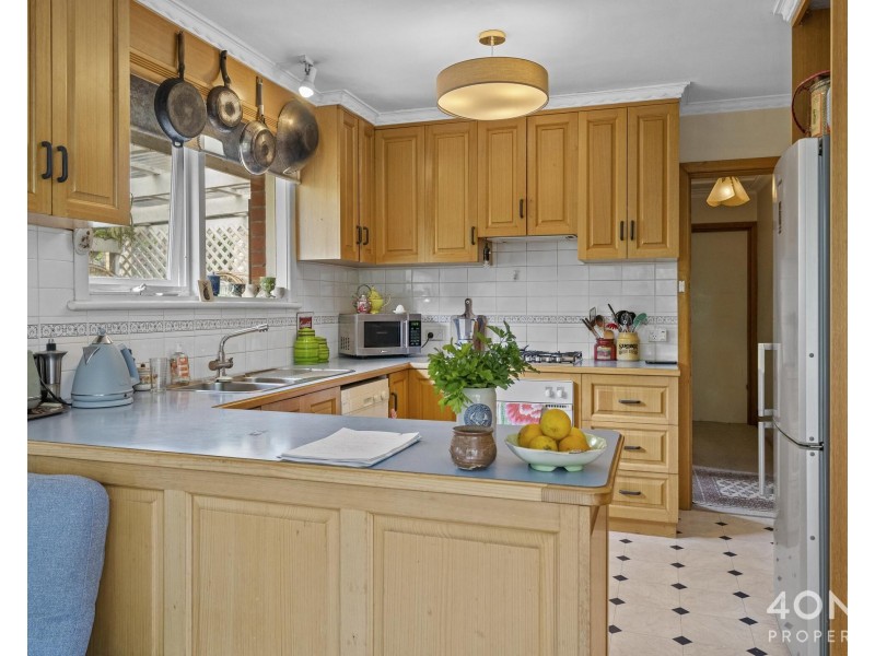 8 Coolabah Road, Sandy Bay TAS 7005