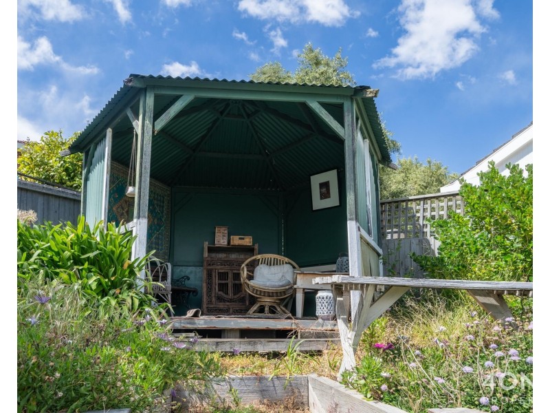 8 Coolabah Road, Sandy Bay TAS 7005