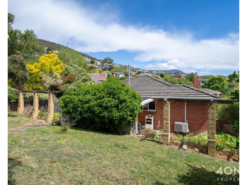 8 Coolabah Road, Sandy Bay TAS 7005
