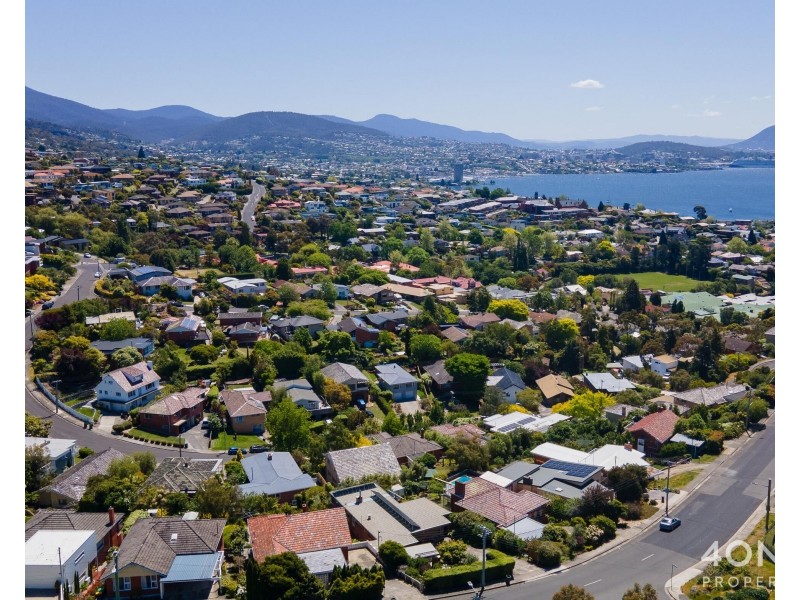 8 Coolabah Road, Sandy Bay TAS 7005