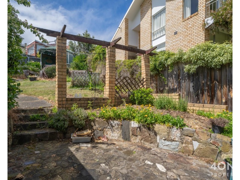 8 Coolabah Road, Sandy Bay TAS 7005