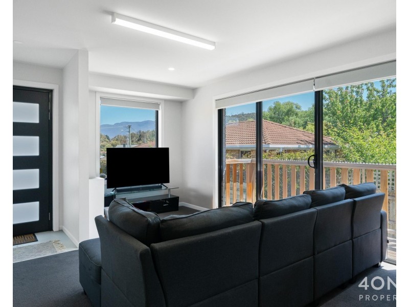 2/22 Schouten Street, Warrane TAS 7018