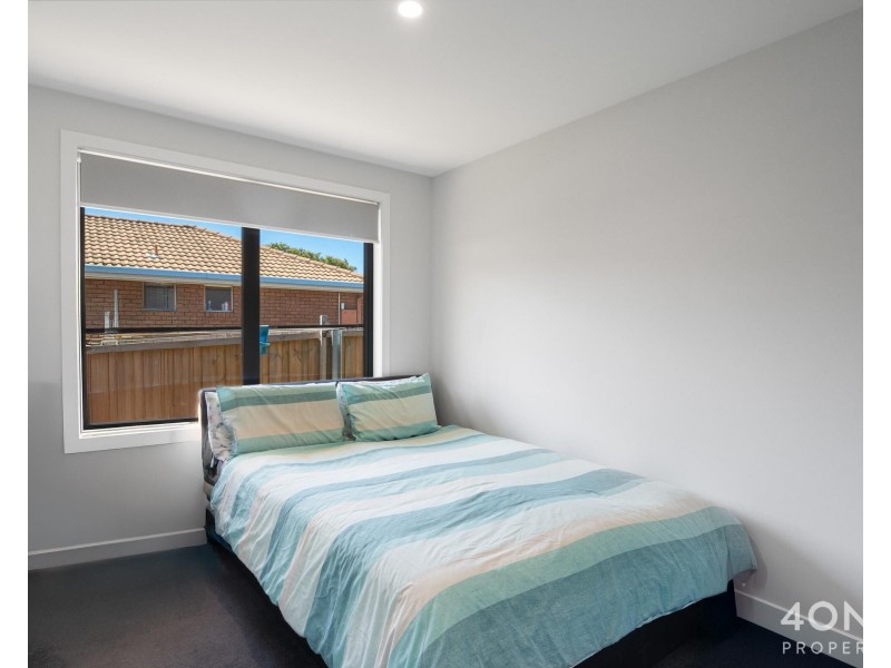 2/22 Schouten Street, Warrane TAS 7018